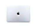 Macbook Air M1 kompiuteris nugara (1).webp